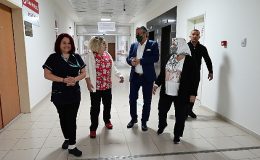 Kemer Belediye Başkanı Necati Topaloğlu'ndan hastanelerdeki hastalara ziyaret