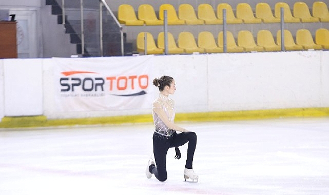 İzmir'in sporcuları kente madalyalarla döndü