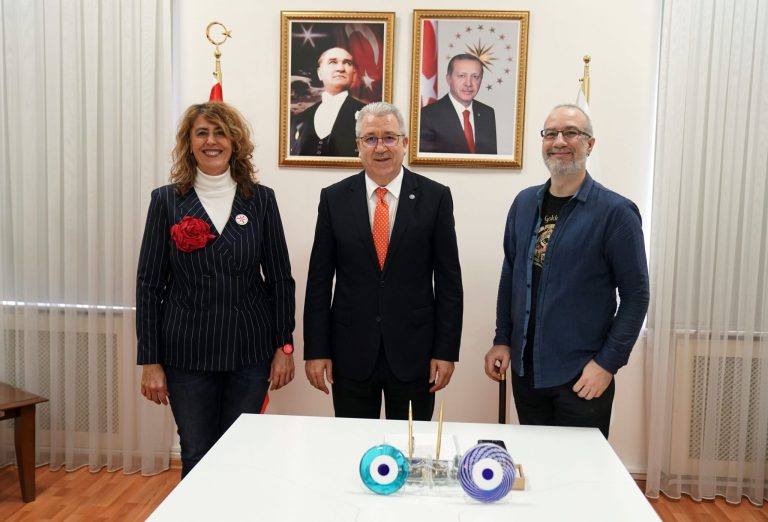 Egeli Sinemacı Akademisyene “En İyi Yönetmen" Ödülü